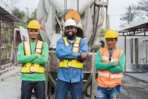 portrait-foreman-builder-workers-standing-together